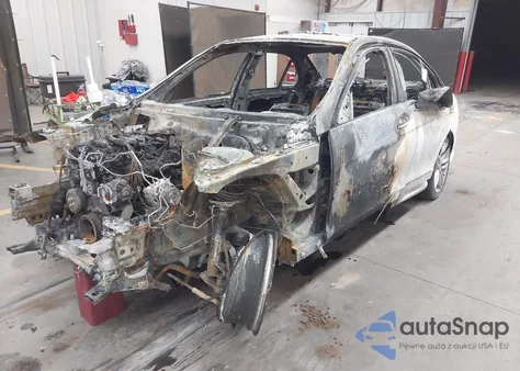 2014 Mercedes-Benz C 250 Luxury/Sport z USA, uszkodzony, nr VIN WDDGF4HB2EG195520